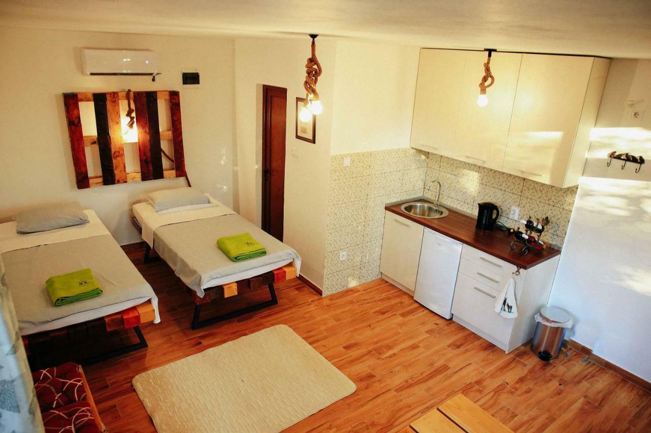 Bed and Breakfast Donkey Farm Martinici - Farma Magaraca Martinici Danilovgrad Exterior foto
