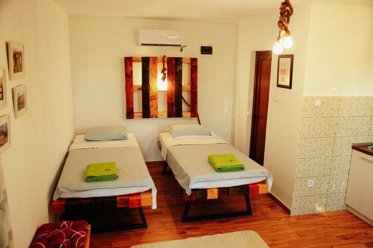 Bed and Breakfast Donkey Farm Martinici - Farma Magaraca Martinici Danilovgrad Exterior foto